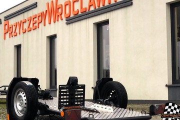Nowe / Stan idealny / Uchylne / 1 oś / Lekka / DMC: 750 kg